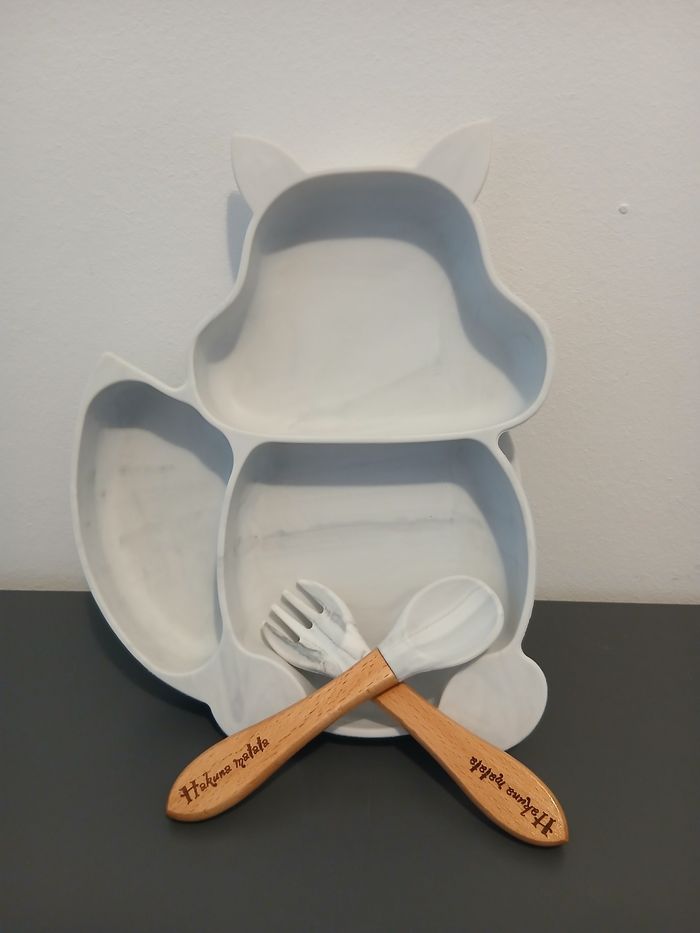 Assiette à compartiments bébé avec couverts