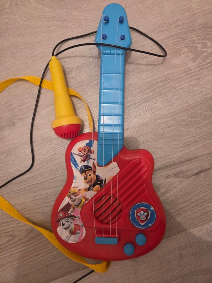 Guitare et micro - photo numéro 2