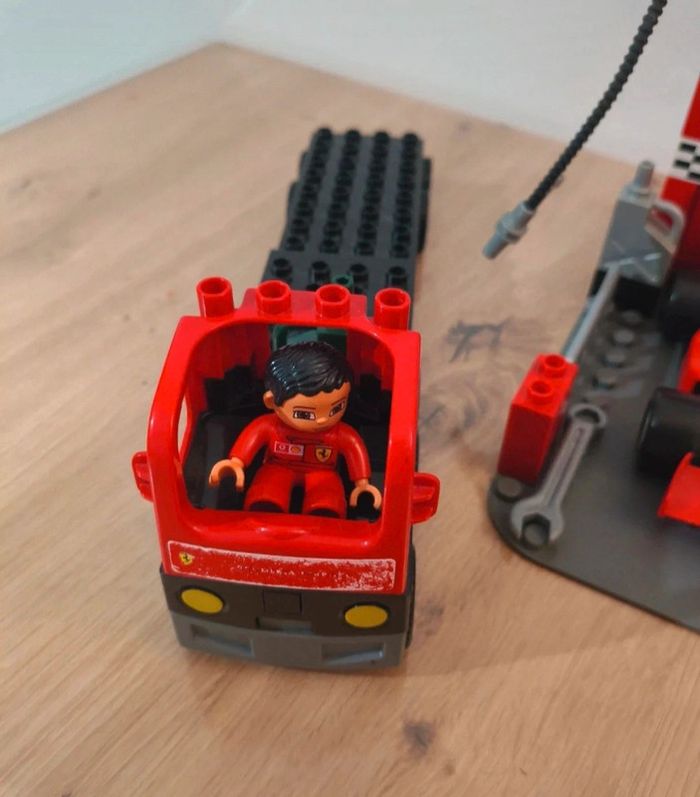Lego Duplo Ferrari - photo numéro 4