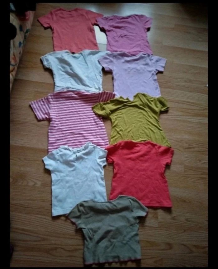 Lot de 9 tee shirt manches courtes. Filles.
Taille 3 ans - photo numéro 10