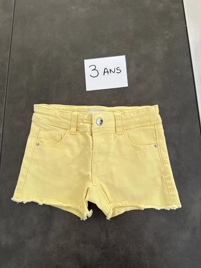 Short fille