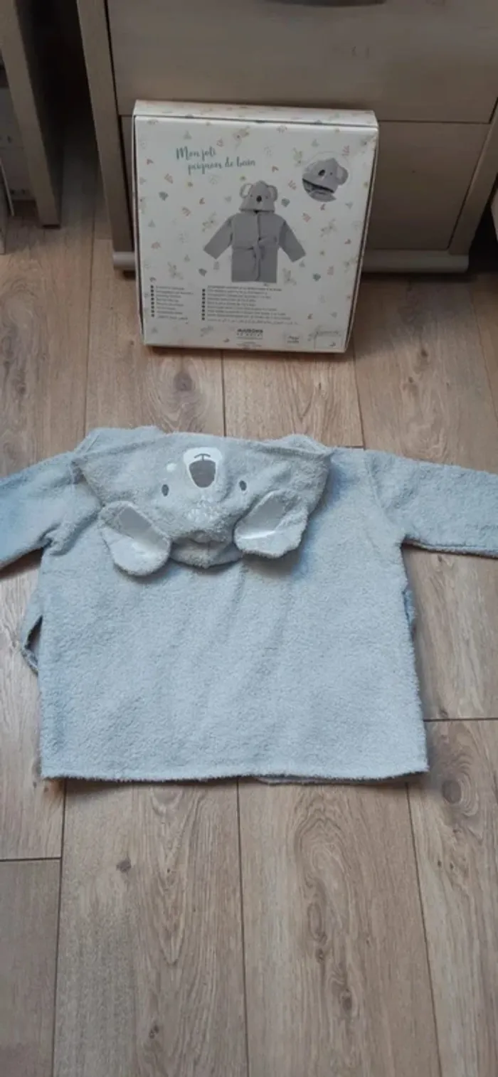 Peignoir de bain en éponge gris "koala" Maisons du Monde 2/4 ans en très bon état - photo numéro 3