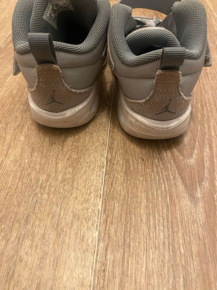 Jordan Flight grises taille 27 - photo numéro 4