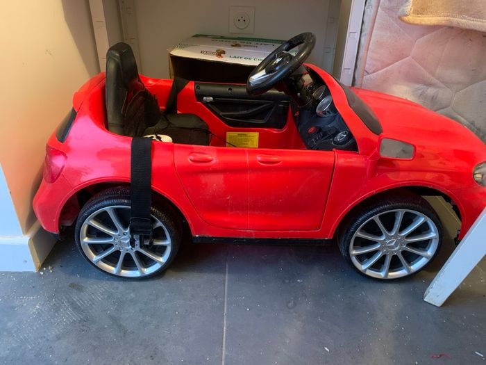 Voiture électrique télécommandée - photo numéro 2
