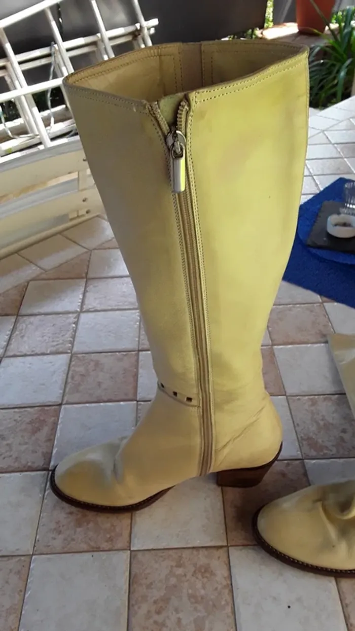Bottes taille 38, très beau cuir - photo numéro 4
