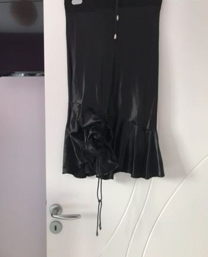 Robe satinée noire - photo numéro 2