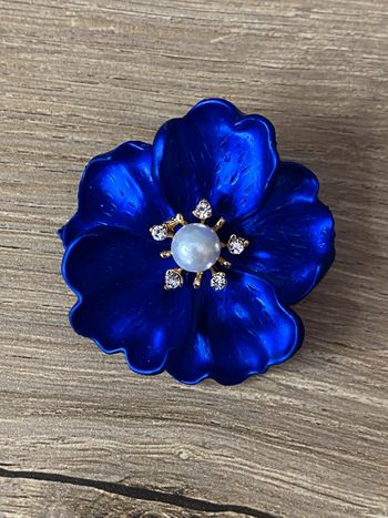 Broche fleur émaillé rétro