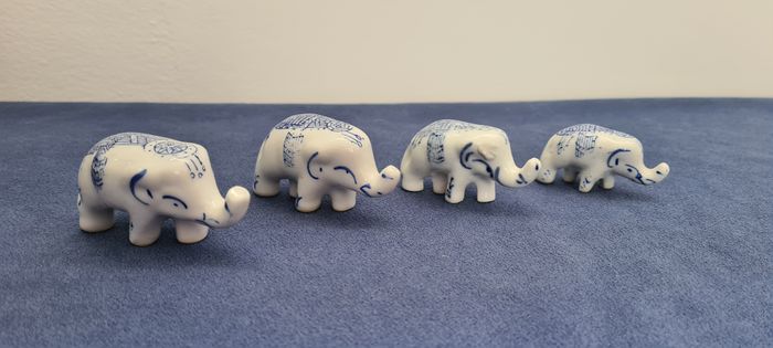 4 éléphants porcelaine bleus et blancs - photo numéro 6