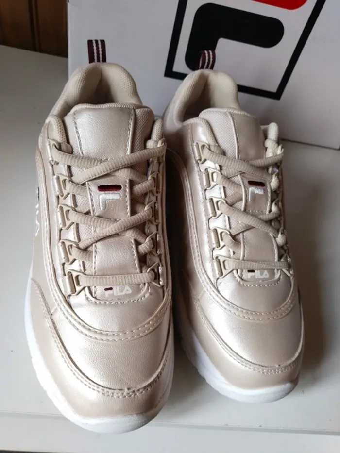 Magnifique paire de baskets sneakers femme  marque Fila pointure 37 - photo numéro 6