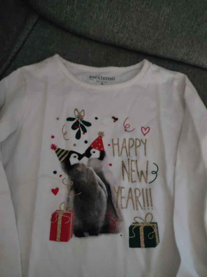 2 tee-shirts manches longues taille 4 ans - photo numéro 2