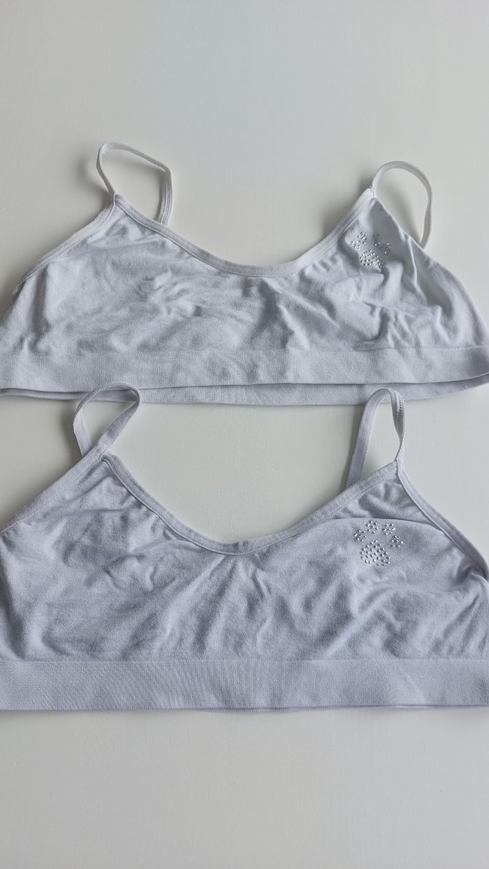2 brassières