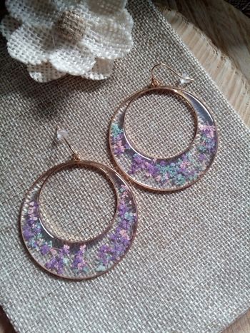 Boucles d'oreilles fleurs violettes