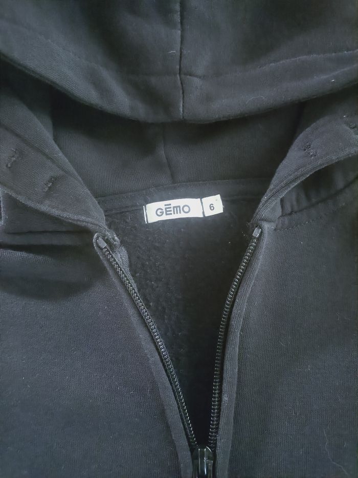 Gilet noir à capuche - photo numéro 2