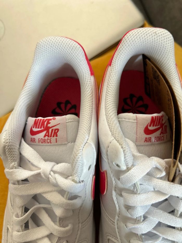 Baskets Nike air Force blanches/rose fluo - photo numéro 2