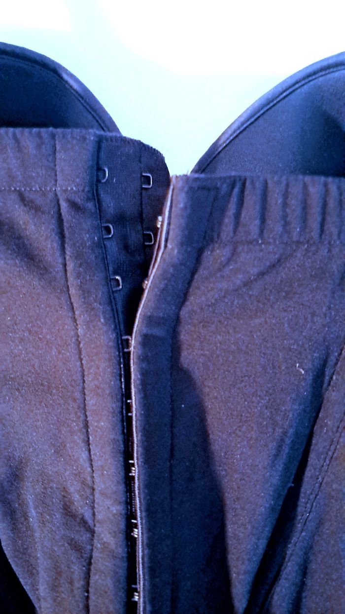 Guêpière Lou – 90D – Dentelle noir & cuivre – Option portes-jarretelles - photo numéro 4