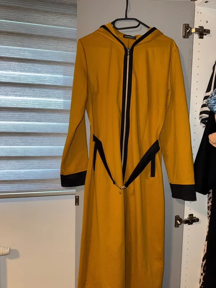 Longue veste a capuche avec ceinture taille 44 - photo numéro 2