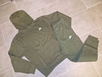 Ensemble jogging Nike taille S TBE