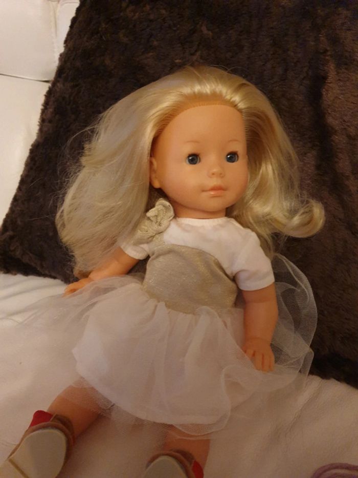 Jolie poupée corolle
