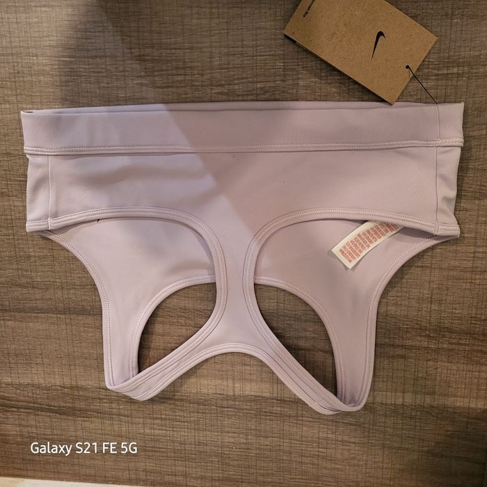 Brassière de sport Nike 14 ans neuve avec étiquette - photo numéro 4