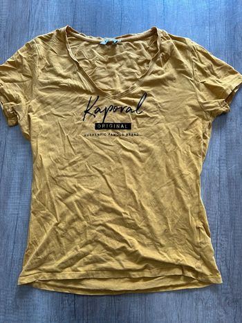 T-shirt col V manches courtes jaune