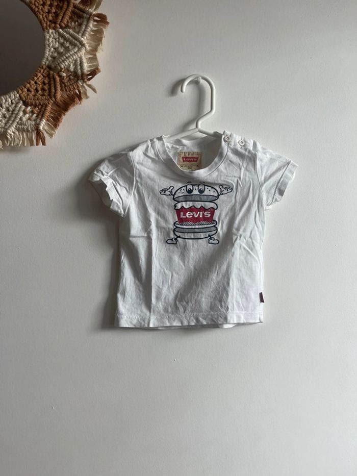 T-Shirt Levis