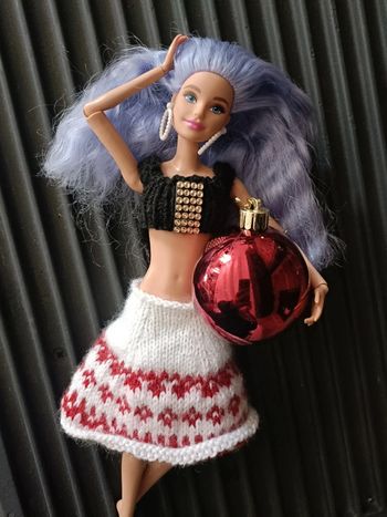 Tenue de fêtes jupe et crop top pour barbie