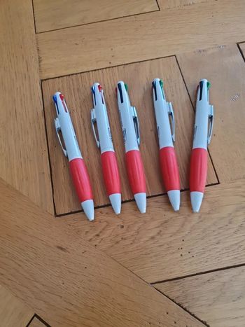 Lot stylos 4 couleurs