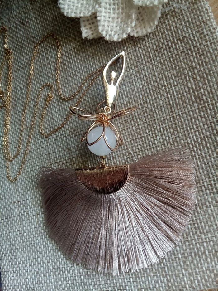 Collier sautoir danseuse avec perle de jade blanc - photo numéro 3