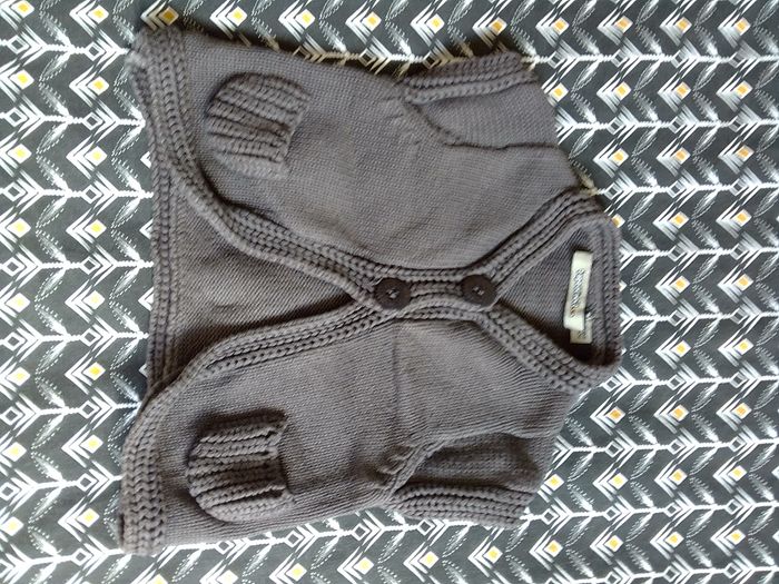 Gilet  manches courtes en marron 2 boutons de Tape à l'œil 6 mois