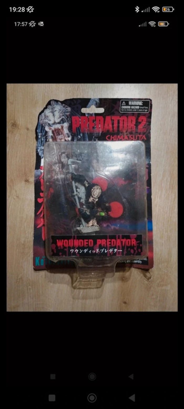 Figurine wounded predator 2 chimasuta 2005