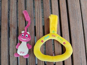 Deux jouets à suspendre