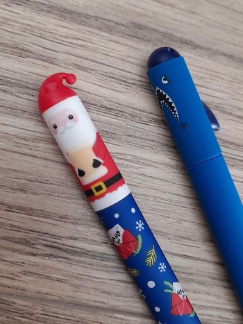 Stylos Legami Père Noël UK et requin fâché