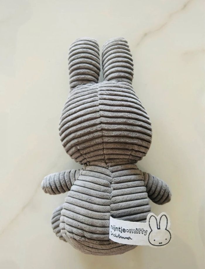 Nijntje miffy peluche grise 24 cm 🧸 - photo numéro 2