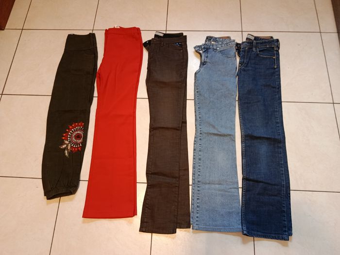 A saisir ! 3 jeans  + 2 pantalons ( dont 1 CAMAÏEU) , femme, tailles 36 et 38  ( Bien lire merci)