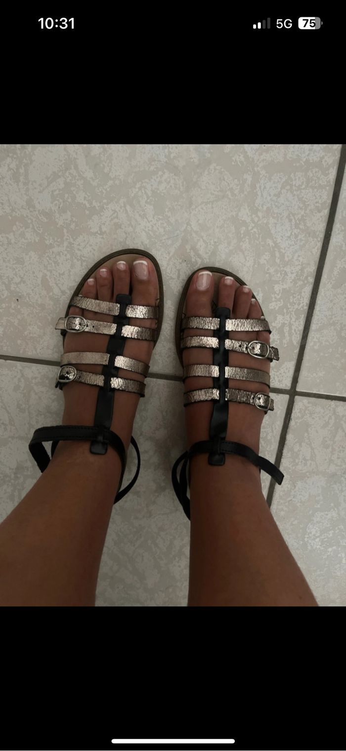 Sandale noir et doré