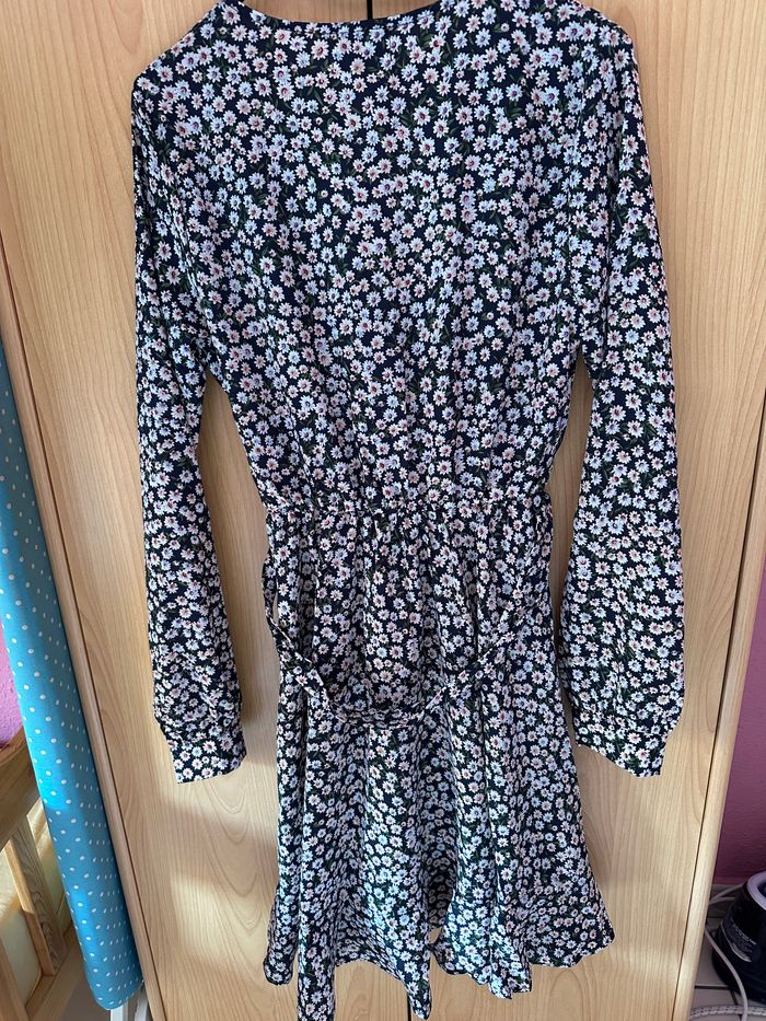 robe portefeuille Taille 36 manches longues Betty London fleuri tons bleu foncé NEUVE - photo numéro 4