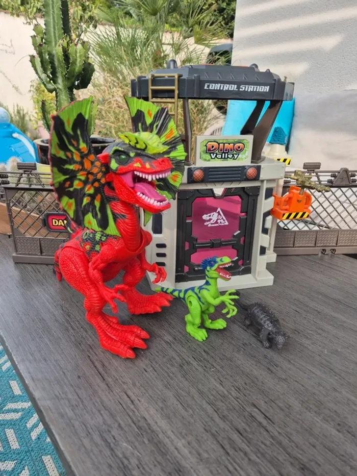 Dinosaures avec station de contrôle - photo numéro 2