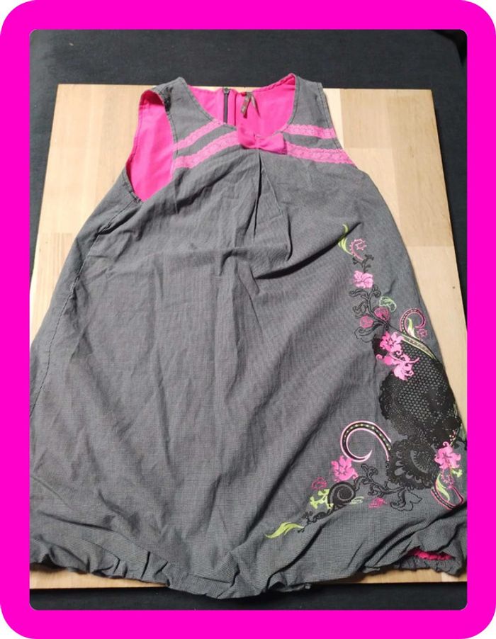 Robe boule orchestra taille 8 ans en très bon état