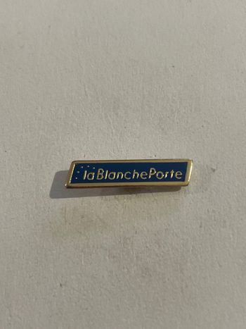 Pin's vintage La Blanche Porte Vpc Nord Pins Année 1990