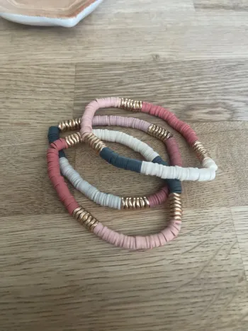 Lot de 3 bracelets neufs