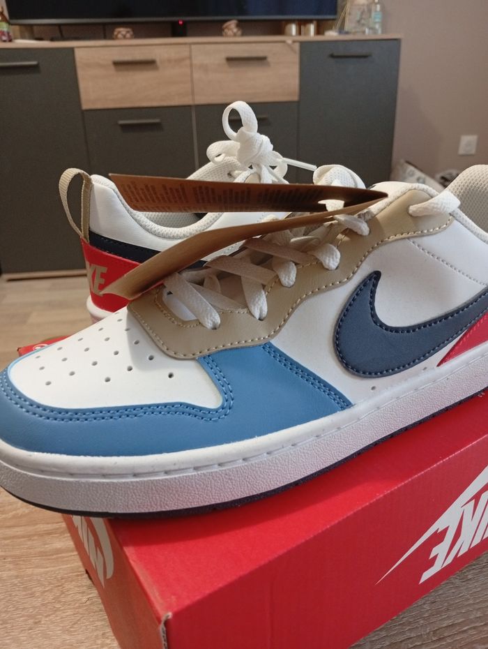 Baskets Nike neuves t.38,5 - photo numéro 2