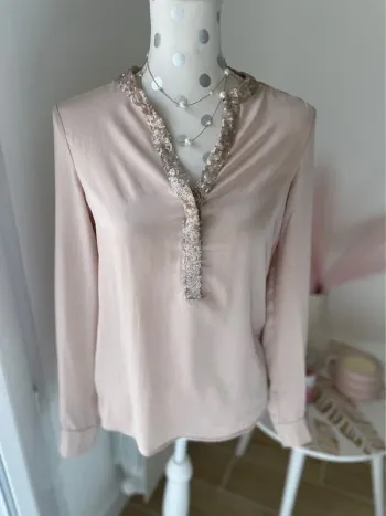 Blouse manches longues satiné, col, sequins 36