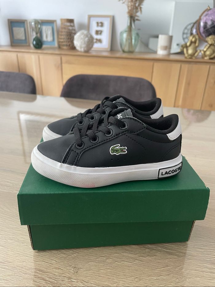 Baskets Lacoste pointure 22 - photo numéro 2