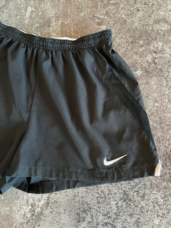 Short sport noir femme Nike taille M Pantalón corto deportivo mujer Pantaloncino donna Damen - photo numéro 2