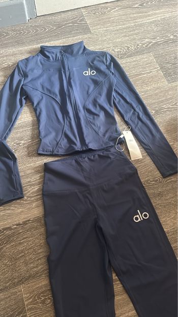Ensemble Alo Yoga bleu gainant 
