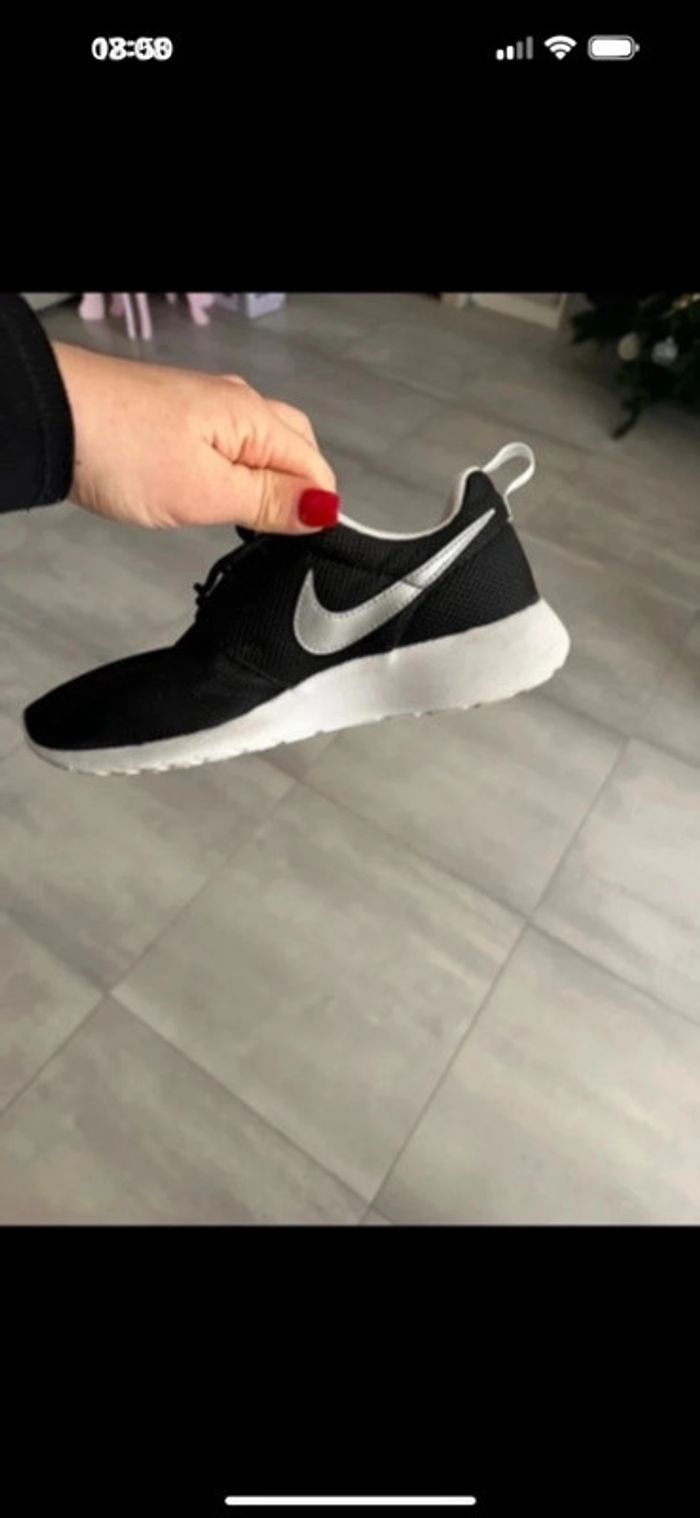 Chaussures femme Nike taille 39 portées deux fois Comme neuves - photo numéro 2