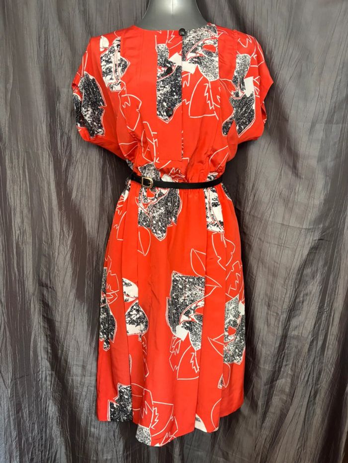 Belle robe d’été vintage vermillon imprimé graphique