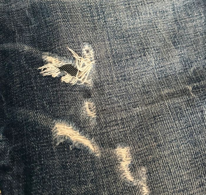 Jeans bleu troué - photo numéro 4