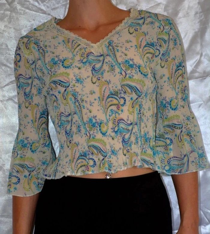 top court blouse col V bleu et vert à motif taille 34/36 jolies manches évasées 3/4 - photo numéro 2