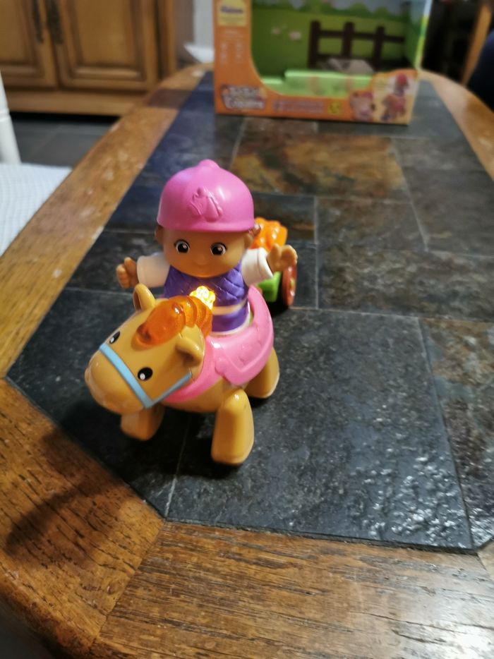 Tut tut copains Le poney magique de Cleo, la pro du galop - photo numéro 6